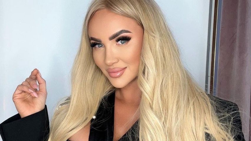 Izabela Macudzińska ponownie pokazała się w sukience z prześwitami 