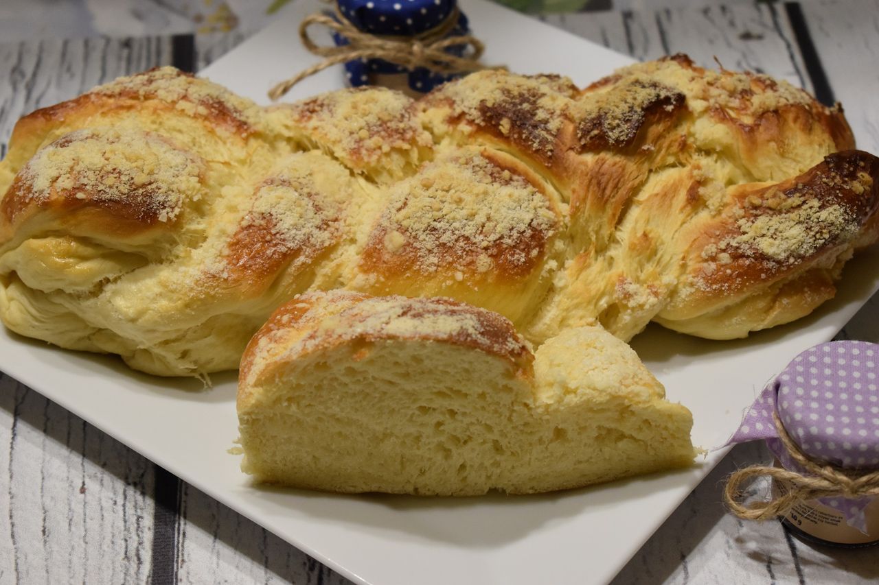 Domowa chałka z kruszonką. Puszysta i miękka