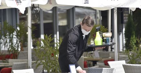 Hotele i branża gastronomiczna szukają rąk do pracy. Wzrosnąć mogą też stawki