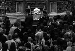 "Papież zmarł spokojnie". Watykan ujawnił przyczynę śmierci Franciszka