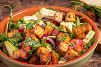 Wrzucam na blaszkę i piekę w piekarniku. Ten obiad robię, gdy nie mam siły i czasu na stanie przy garach