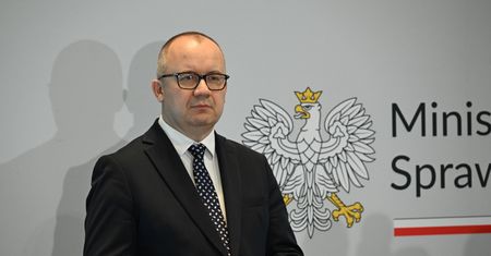 Cyba zwolniony po 14 latach. "Wieloletnie braki w systemie"