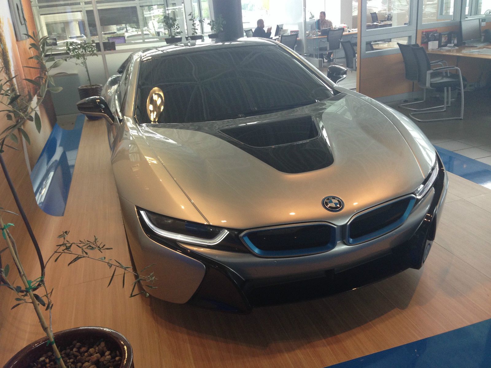 16 000 dolarów za atrapę BMW i8 9