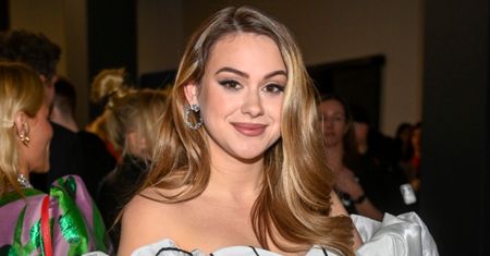 Sylwia Przybysz eksponuje nagi ciążowy brzuszek w sesji zdjęciowej, a internauci komplementują: "Hot mommy" (FOTO)