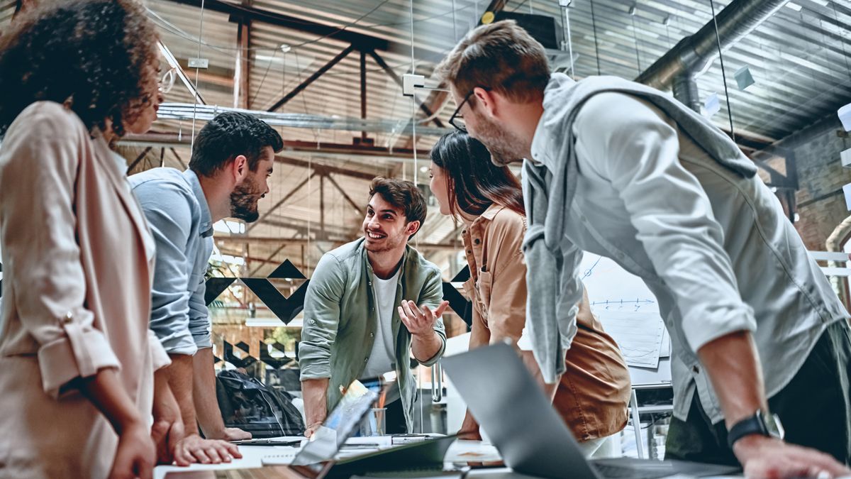 przy tworzeniu start-upu nie zawsze najważniejsza jest koncentracja na technologii. Warto również przede wszystkim skupić się na rozmowach z przedstawicielami biznesu, żeby identyfikować jego potrzeby, analizować problemy i szukać odpowiednich rozwiązań, by im sprostać. 