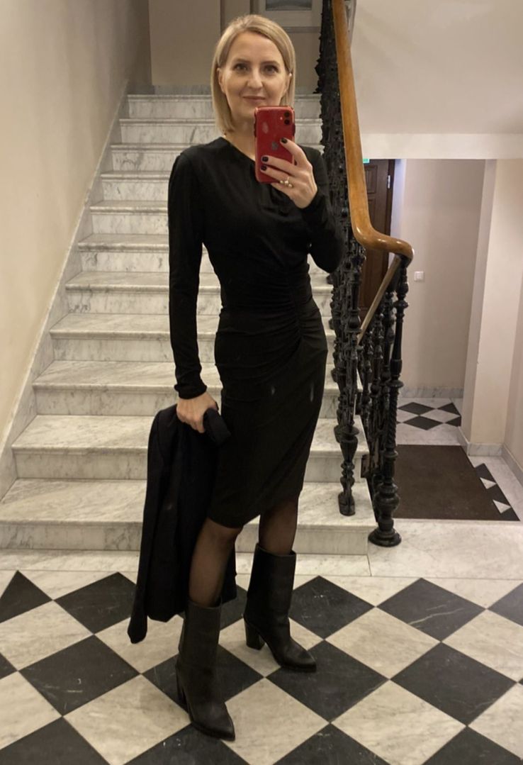 Iza Kuna w małej czarnejInstagram/iza_kuna