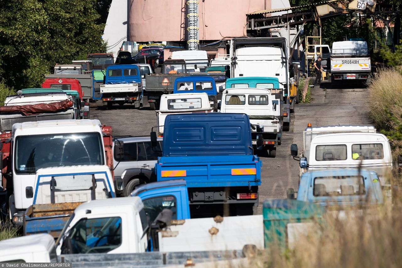 Kolejki po węgiel przed kopalniami. "Tych ludzi można tylko przeprosić"