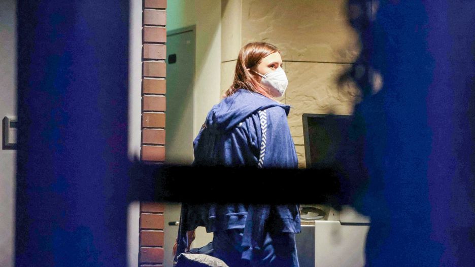Kryscina Cimanouskaja wyst?pi?a o azyl w PolsceBelarus athlete Krystsina Tsimanouskaya, who claimed her team tried to force her to leave Japan following a row during the Tokyo 2020 Olympic Games, walks with her luggage inside the Polish embassy in Tokyo on August 2, 2021. (Photo by Yuki IWAMURA / AFP)YUKI IWAMURA