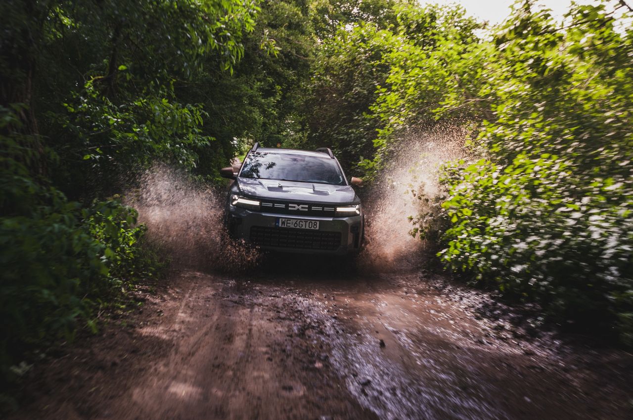 Dacia Bigster 4x4 w ekstremalnym teście: kiedy przestronność spotyka mazurską dzikość
