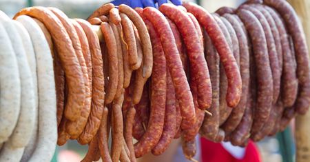 Co uwielbiamy grillować? Kiełbasa ma 1. miejsce, 2. zupełnie zaskuje