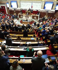 We Francji przyjęto sporną ustawę. Minister podał się do dymisji
