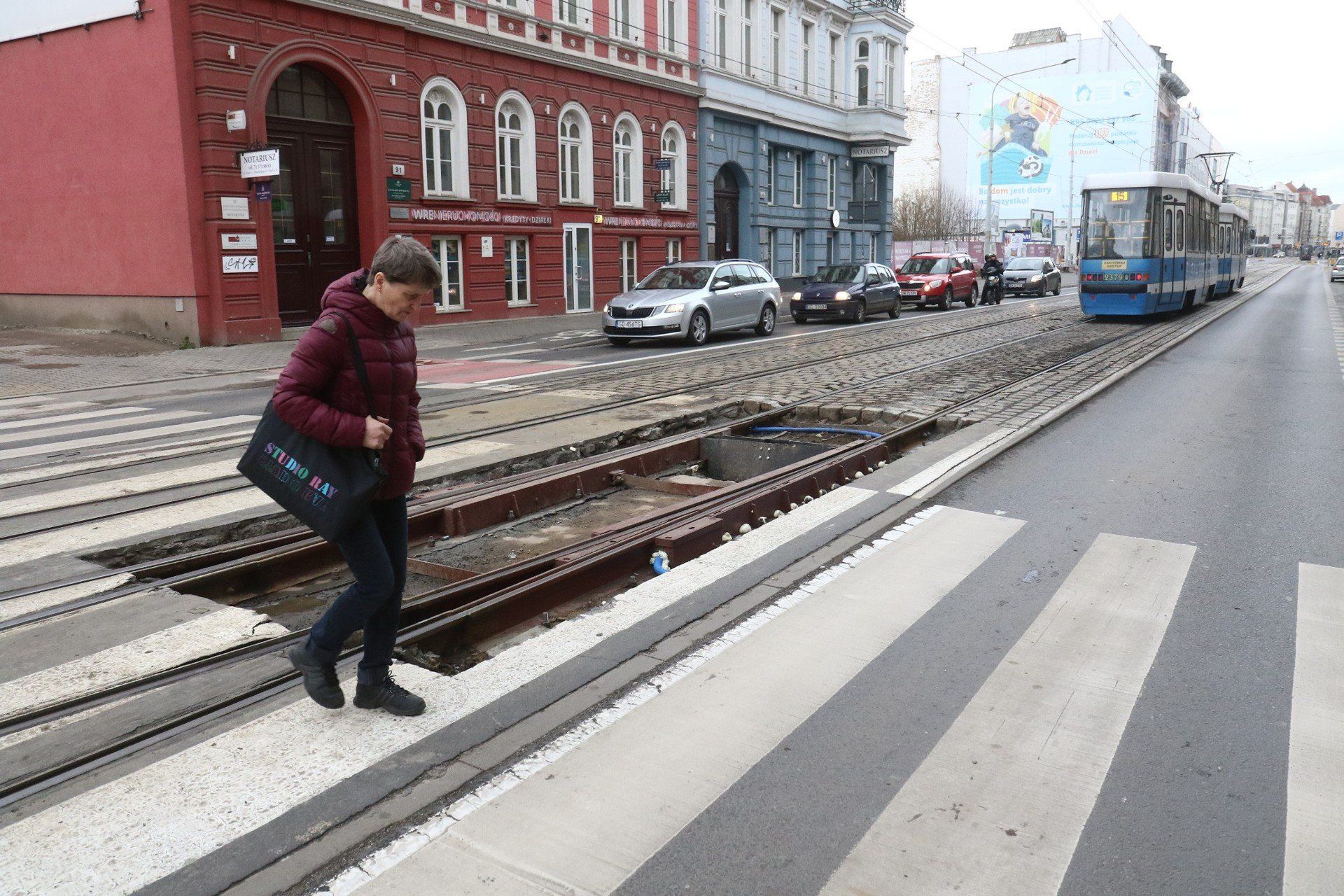 Skręt z Piłsudskiego w prawo w Stawową – z uwagi na zły stan szyn wprowadzono ograniczenie do 10 km/h. Remont zaplanowano na lata 2026–2027, pod warunkiem uzyskania finansowania.