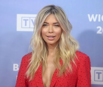Sandra Kubicka cała w czerwieni. Nowa twarz TVP nie włożyła nic pod marynarkę