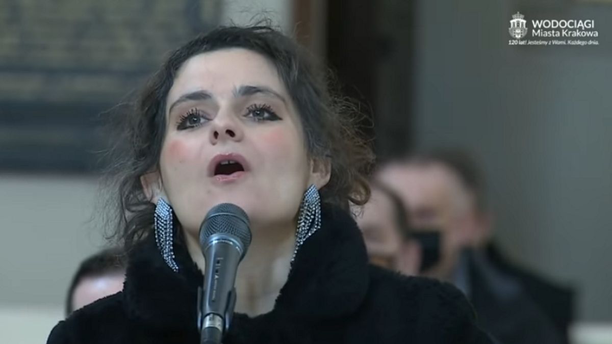 Po mszy odśpiewano piosenkę "Czułe H2O".