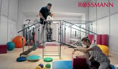 „Pomagamy, jak umiemy” w kampanii Rossmanna