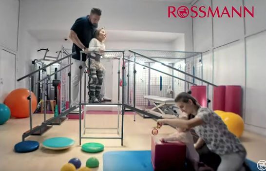 „Pomagamy, jak umiemy” w kampanii Rossmanna