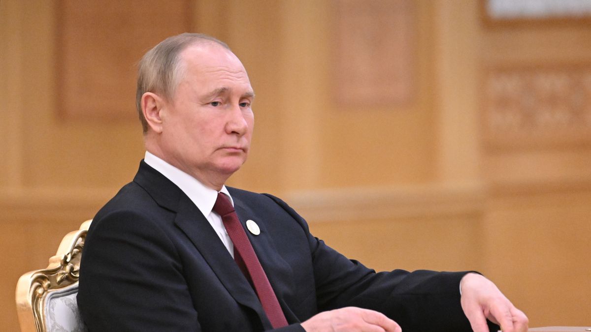 Russian President Vladimir Putin attends Caspian Summit in Turkmenistan
epa10041360 Russian President Vladimir Putin attends a meeting on the sidelines of the 6th Caspian Summit in Ashgabat, Turkmenistan, 29 June 2022. President of Azerbaijan Ilham Aliyev, President of Iran Ebrahim Raisi, Russian President Vladimir Putin and President of Kazakhstan Kassym-Jomart Tokayev are taking part in the summit at the invitation of Turkmen leader Serdar Berdimuhamedov. One of the main issues of the VI Caspian Summit is the organization of a transport corridor through the Caspian Sea. The Trans-Caspian route is the most optimal, fastest, and capable of becoming very active in terms of Russian exports to India, Pakistan, Indonesia, Malaysia and, on the other hand, to the Persian Gulf states. In the opposite direction, it will work for Russia to receive various imported goods.  EPA/GRIGORY SYSOYEV / SPUTNIK / KREMLIN POOL MANDATORY CREDIT 
Dostawca: PAP/EPA.
GRIGORY SYSOYEV / SPUTNIK / KREMLIN POOL