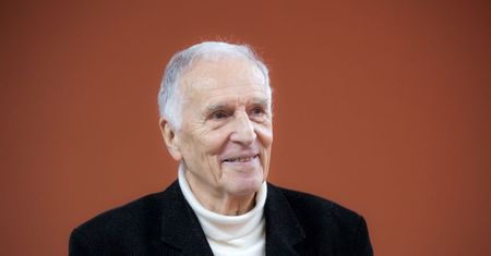 Onkolog zdradza przepis na długowieczność. Sam ma 96 lat