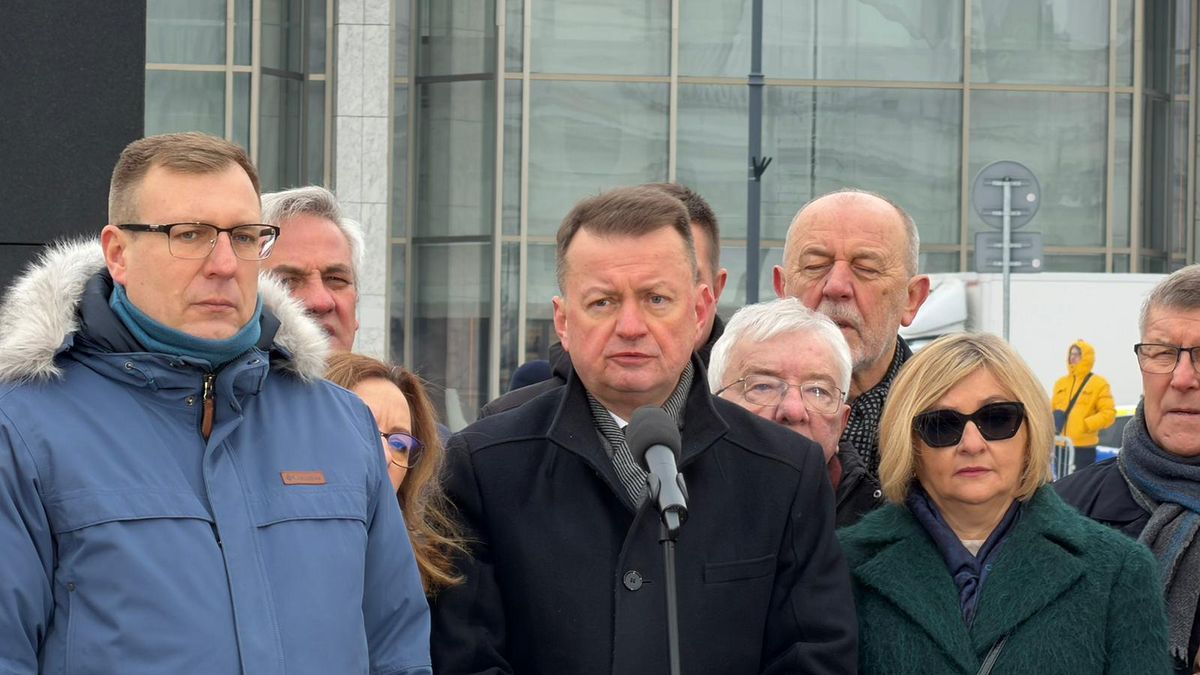 Politycy PiS na miesięcznicy smoleńskiej w Warszawie