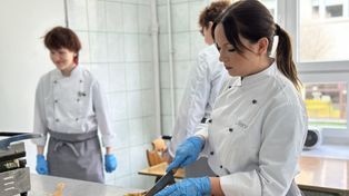 Bełchatów: Zespół Szkół Ponadpodstawowych nr 2 miał dziś dzień otwarty. Tak było w "szkole pod lasem"