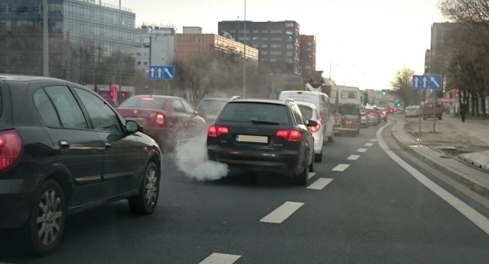 Warszawa chce wyrzucić stare auta z centrum. Będą przepustki i wyjątki na przypadki losowe