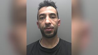 Napaść seksualna. Algierski migrant uniknie "odsiadki". Wieści z UK