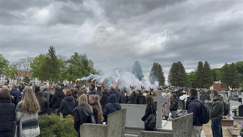 Poruszające sceny na pogrzebie zamordowanej Mai