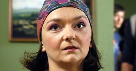 Każdy widz "Bulionerów" uwielbiał odgrywaną przez nią postać. Jak dziś wygląda Izabela Dąbrowska?