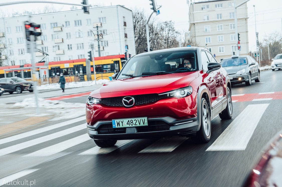 Mazda poprawiła MX-30. Teraz naładujesz ją szybciej