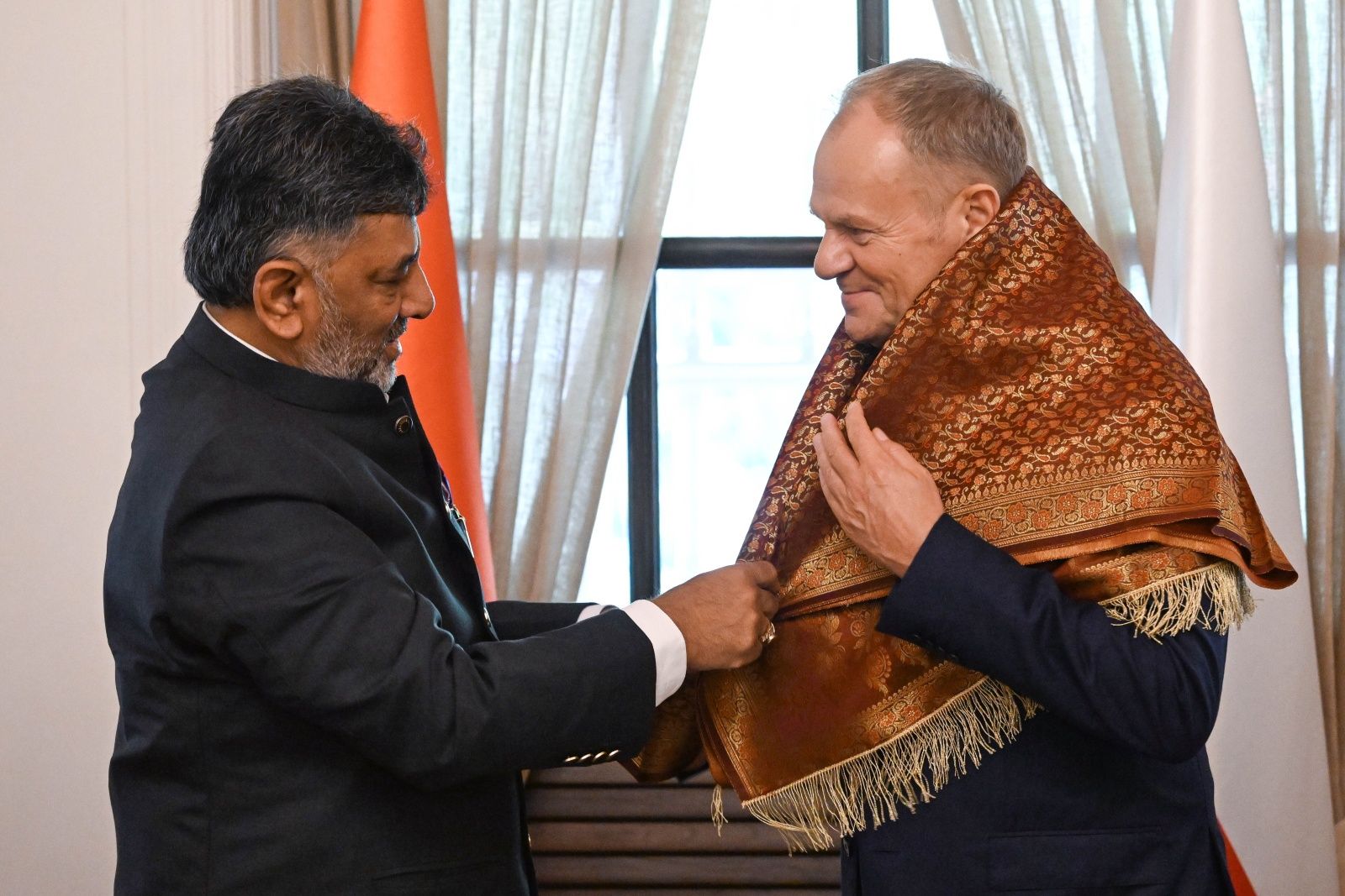 Donald Tusk, Doddalahalli Kempegowda Shivakumar