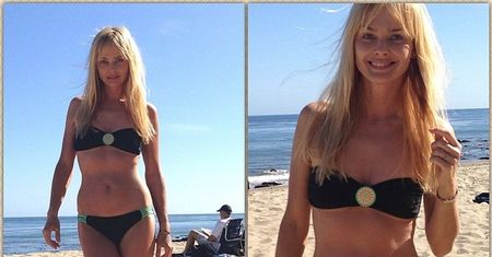 Coraz młodsza Izabella Scorupco pozuje w bikini. Seksowna? (ZDJĘCIA)