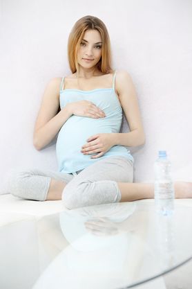 Depilacja przed porodem. Czy golenie brzucha i krocza w ciąży jest konieczne?