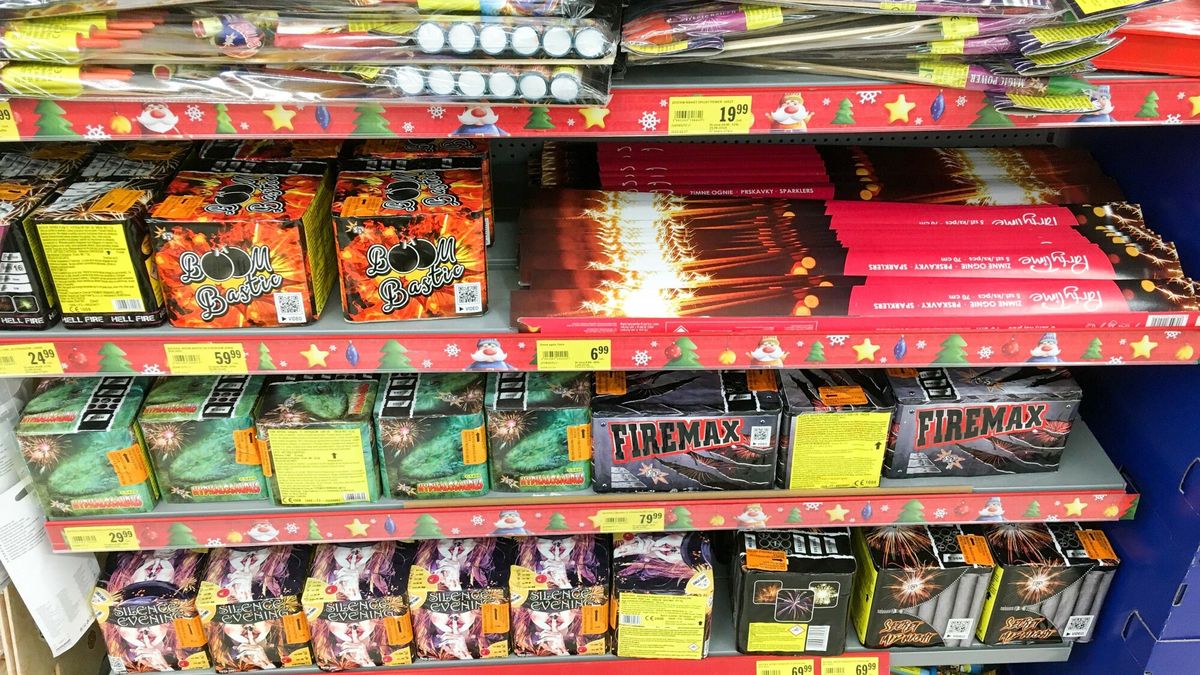 Reporter baza 2020-06-c
28.12.2019 Lodz. Fajerwerki w sklepach. Fot. Piotr Kamionka/REPORTER
Piotr Kamionka/REPORTER