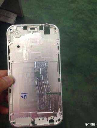 Obudowa iPhone'a 6 na zdjęciu. Będzie miał duży ekran? 2