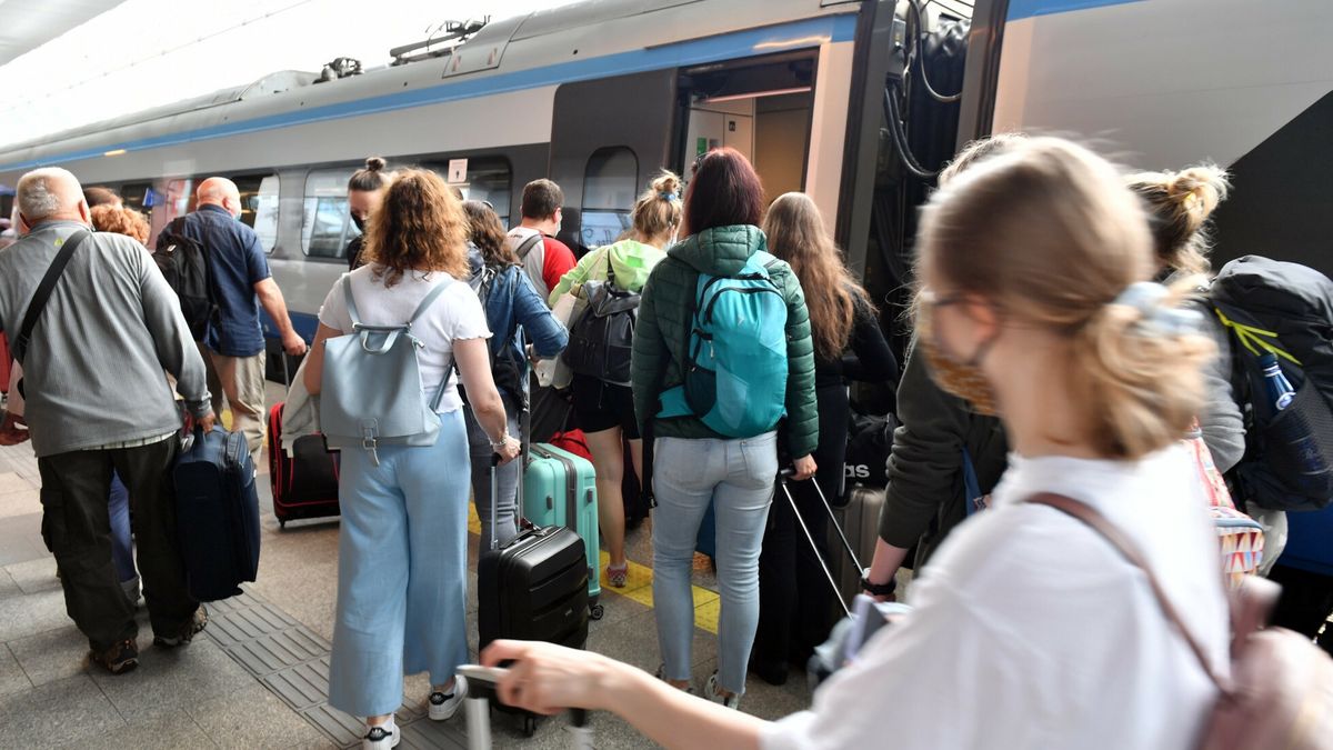 Pasażerowie wrócili do pociągów. Ale warunki mogą ich zniechęcić do kolejnej podróży. Zdjęcie ilustracyjne