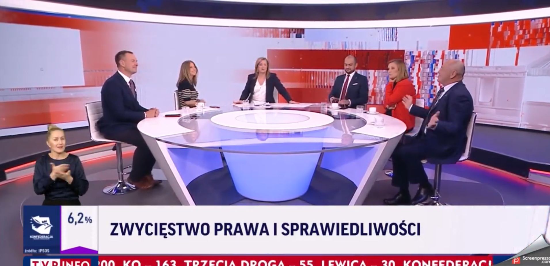 Danuta Holecka rozbawiona śpiewem Marka Sawickiego