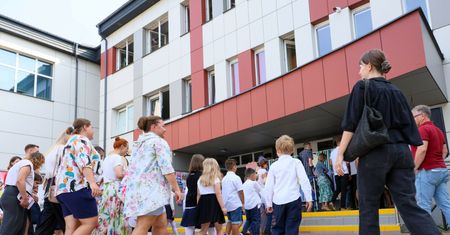 Zmuszą uczniów do przychodzenia na lekcje. Nowacka o zmianach w szkole