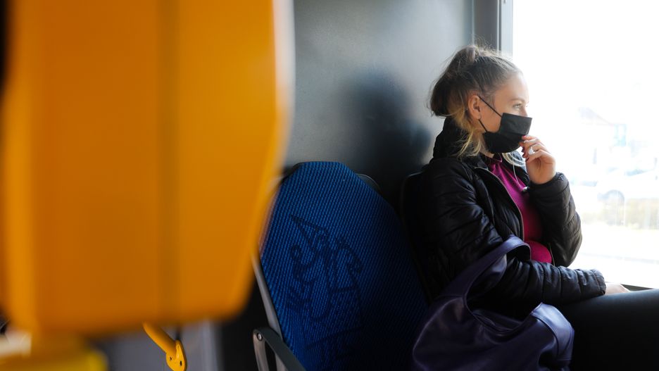 Koronawirus. Kraków. Komunikat o maseczkach drażni pasażerów