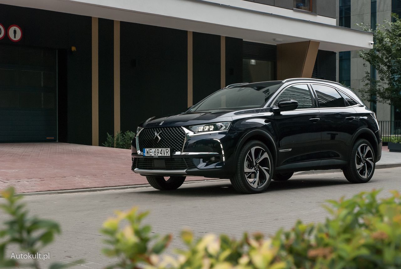 Test DS7 Crossback PureTech 225. Jest charakterystyczny, ale do premium mu daleko