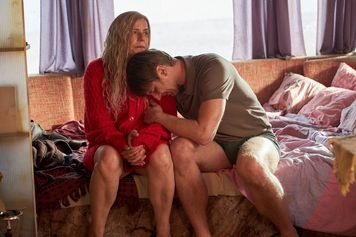 Polska bez starszych ludzi. Bartosz Bielenia o filmie "Czas, który nie nadszedł"