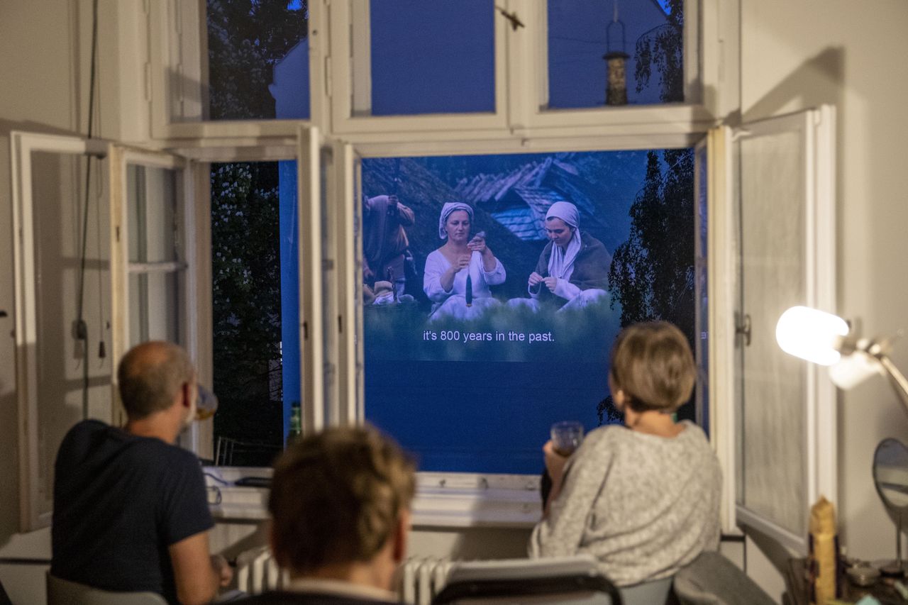 W Belinie powstały sąsiedzkie kina. "Ludzie nie muszą siedzieć samotnie przed ekranem komputera"