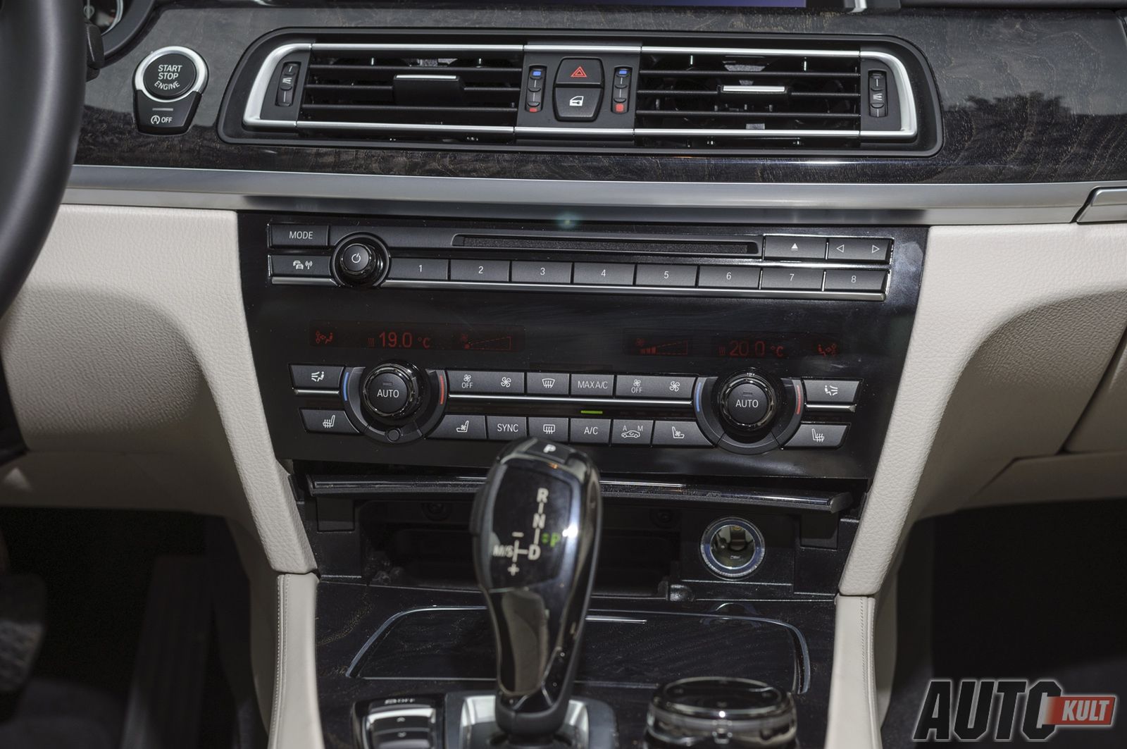 BMW 750d xDrive M-Sport kontra Audi A8 4.2 TDI quattro - test [galeria] 36