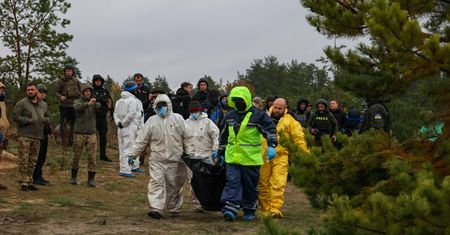 Bestialstwo Rosjan. Znaleźli 868 ciał. "34 sale tortur"
