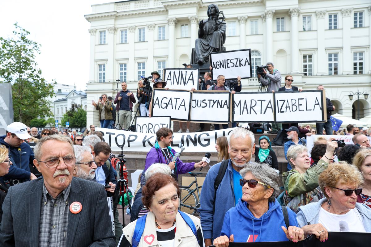 Protest Ogólnopolskiego Strajku Kobiet w Warszawie