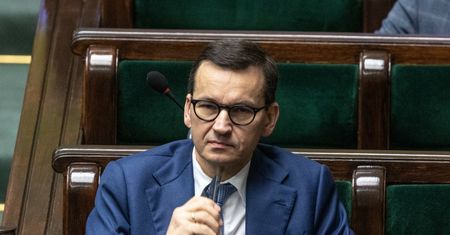 Z premiera na zwykłego posła. Co traci Morawiecki?