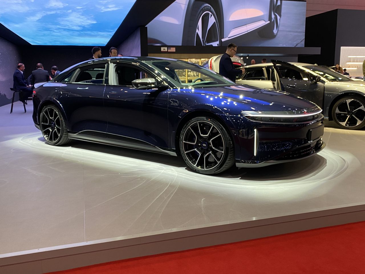 Lucid Air Sapphire to najszybszy sedan na świecie. Podobny spalił się w Warszawie