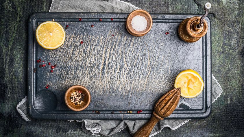 Pieprz czarny, sól i cytryna - wystarczą te trzy składniki, by przygotować miksturę na 6 dolegliwości