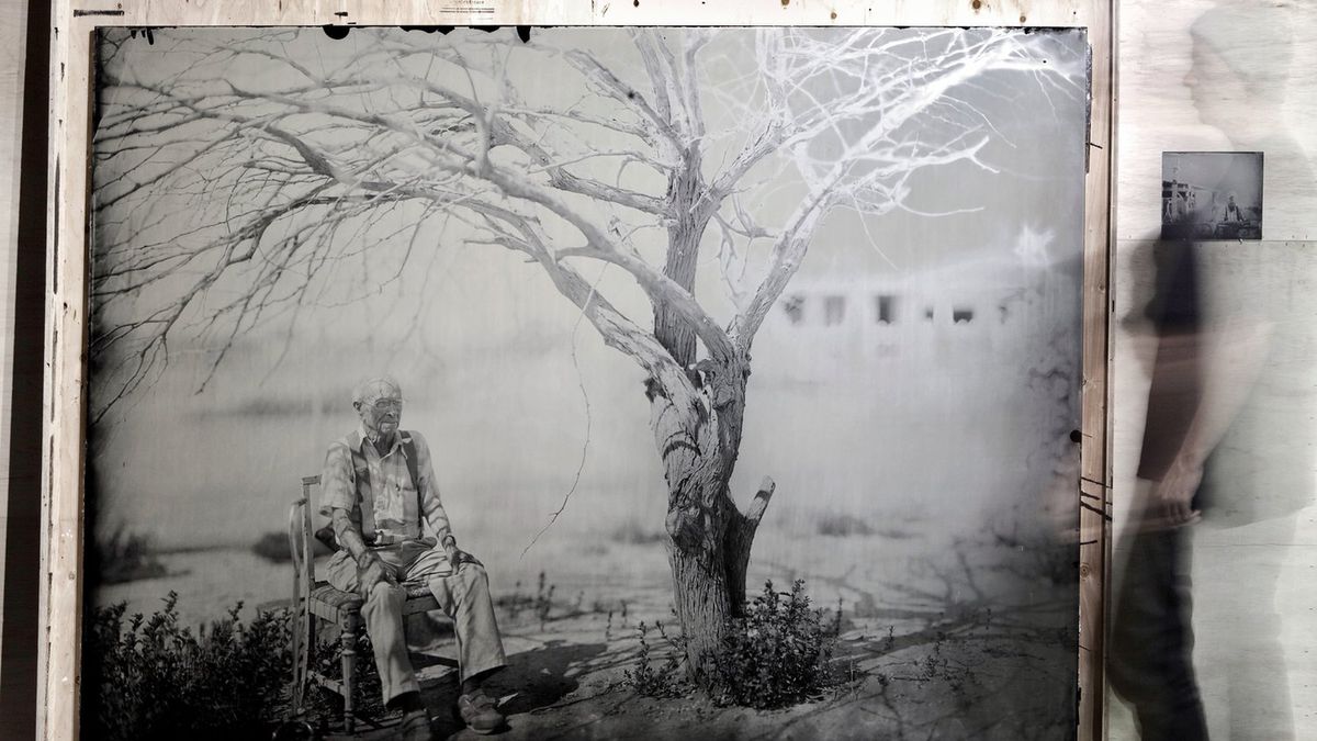 Zamienił dom w aparat, żeby wykonać największy na świecie ambrotyp 1