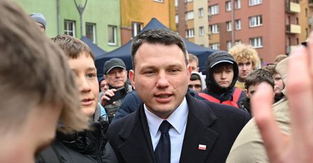 Młodzi chcą głosować na Mentzena. Jest komentarz senatora KO
