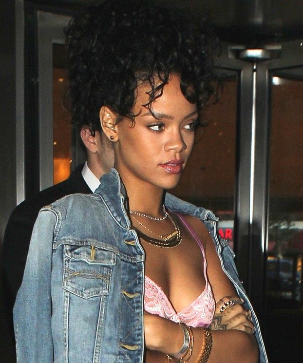 Rihanna wydała 30 TYSIĘCY na paznokcie!